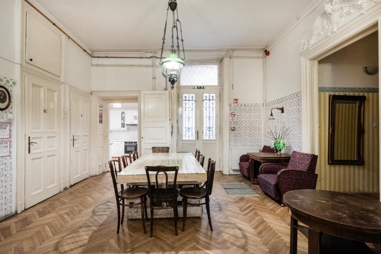 Baroque Hostel & Coworking Budapest Exterior photo