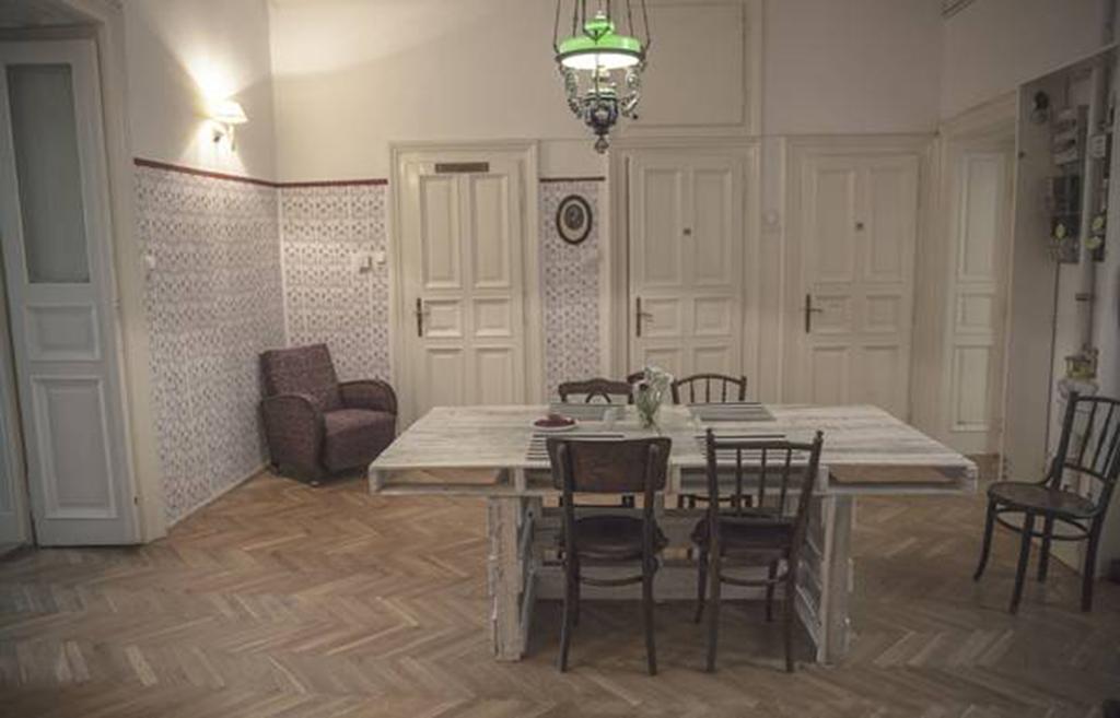 Baroque Hostel & Coworking Budapest Exterior photo