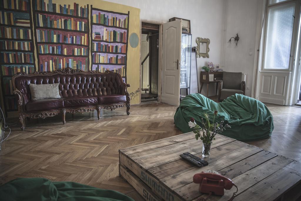 Baroque Hostel & Coworking Budapest Exterior photo
